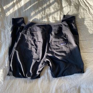 Patagonia women’s joggers size XS. Fleetwith pants with no drawstring.